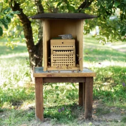 Bienen- und Hummellockstoff